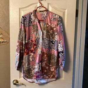 Patterned tunic with trim detail and topstitching